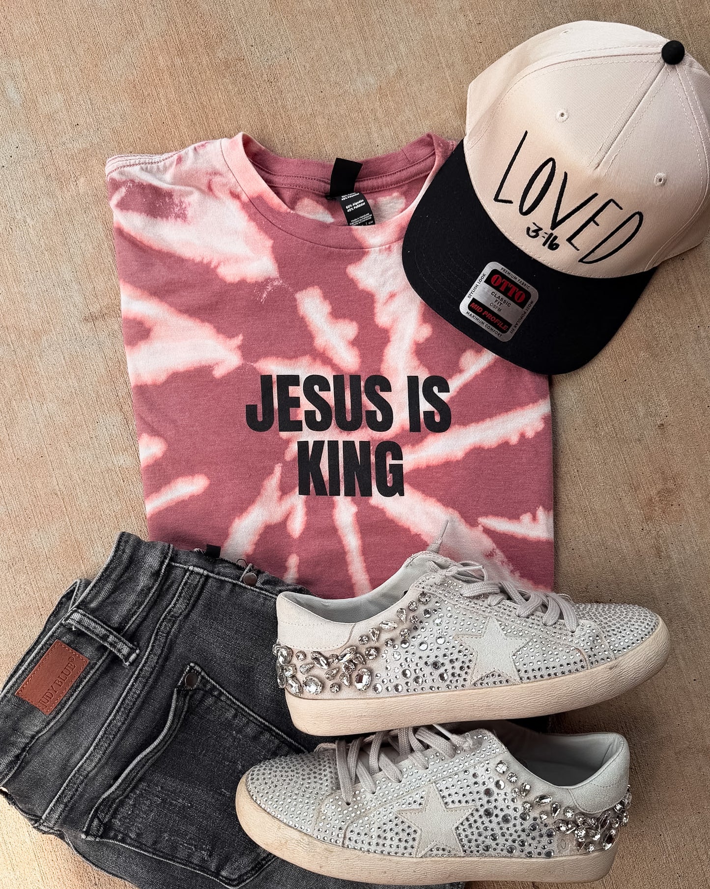 Jesus Is King Tee | Distress Wash